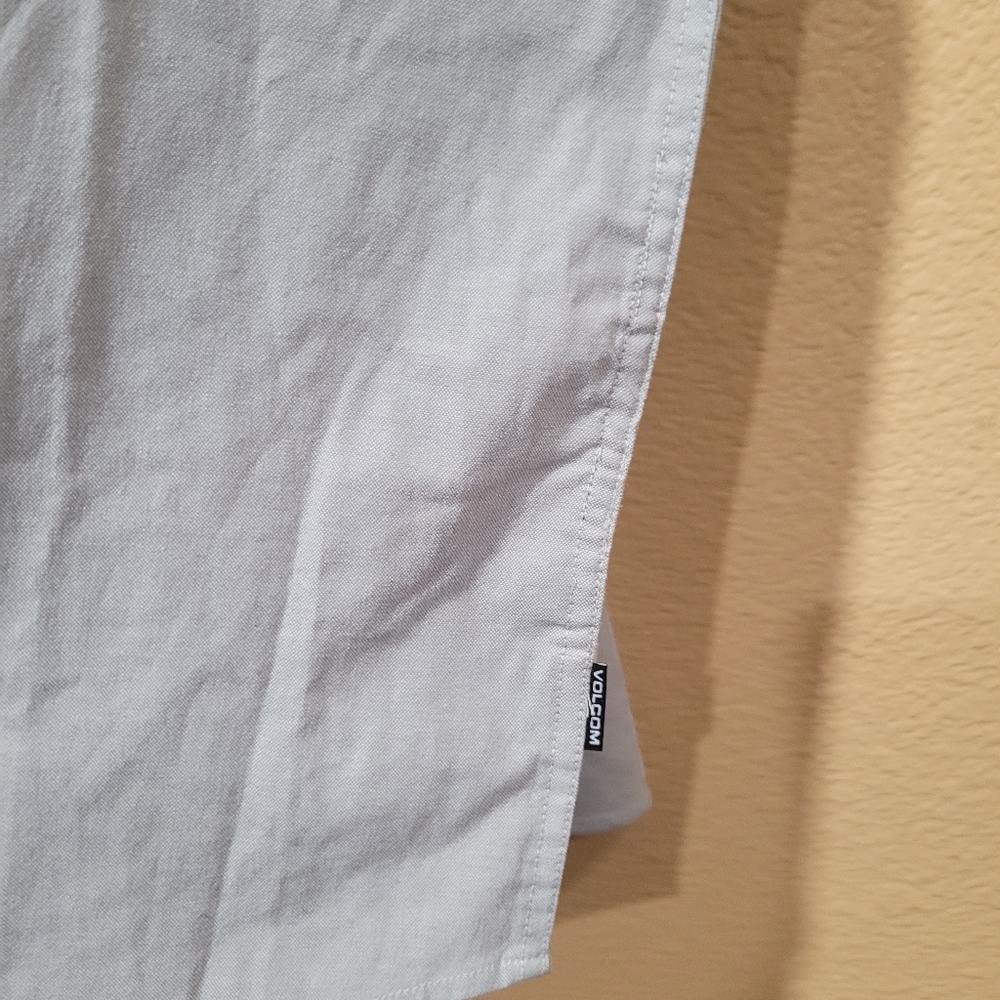 Volcom shirt - Picture 3 of 6